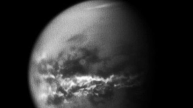 На спутнике Сатурна идут весенние дожди
