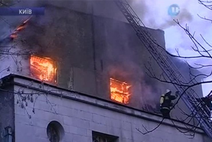 В Киеве произошел пожар в доме культуры "Большевик"