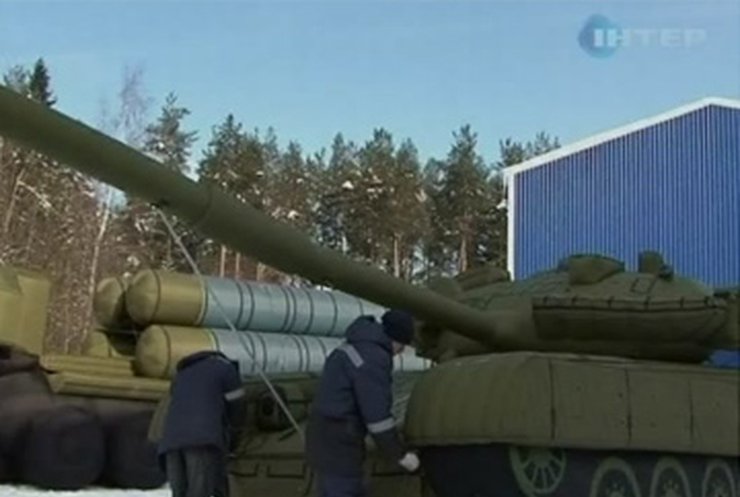 Российская армия продемонстрировала муляжи военной техники
