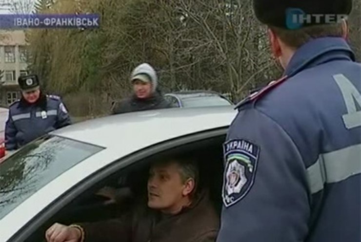 Ивано-франковские инспектора ГАИ учат английский язык