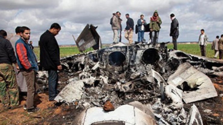 В Ливии упал американский истребитель. Пилоты остались живы