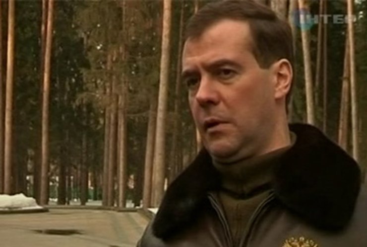 Медведев испугался резкого заявления Путина относительно операции в Ливии