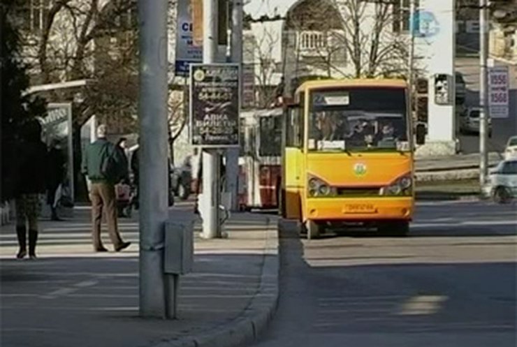 В Севастополе пассажирка выпала в люк троллейбуса во время движения