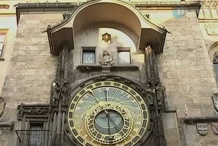 Уже более 600 лет главные часы Праги привлекают в город туристов