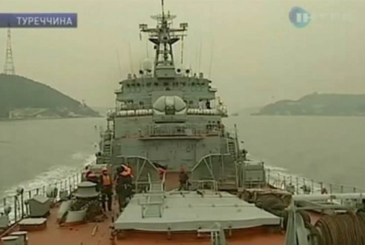 Десантный корабль "Костянтин Ольшанський" движется к берегам Ливии