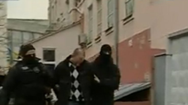Трех взяточников из Шевченковского райсуда посадили за решетку