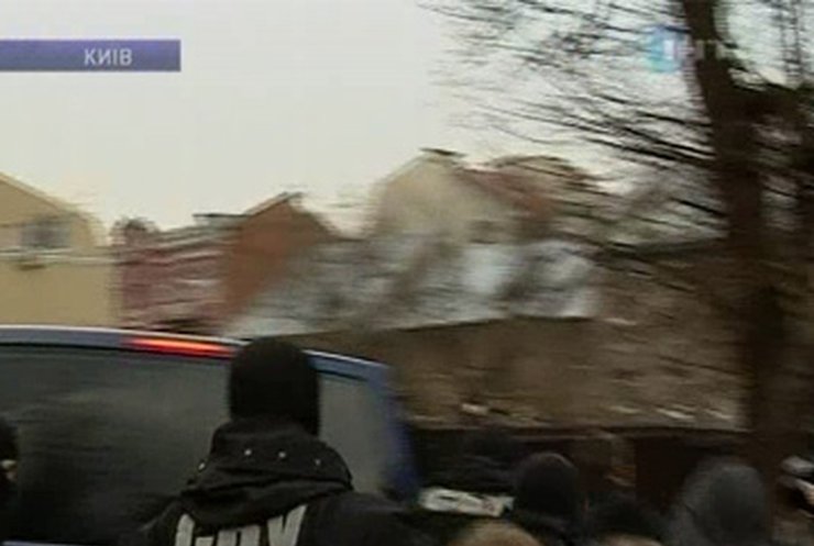 Четверых сотрудников киевского суда задержали за взятку