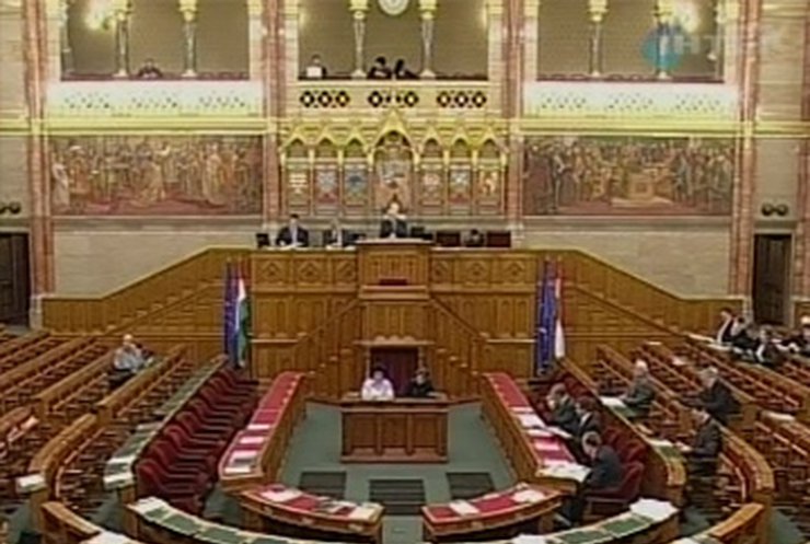 Парламент Венгрии решается на кардинальную смену Конституции