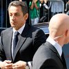 Телохранители Саркози будут отбиваться зонтиками