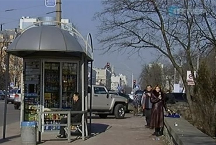 В Киеве запретили продажу алкоголя и сигарет в киосках, площадью меньше 40 кв.м