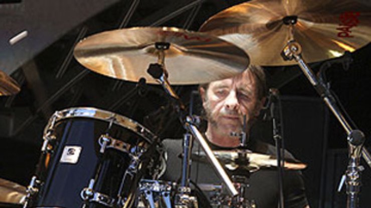 Суд отменил приговор барабанщику группы AC/DC