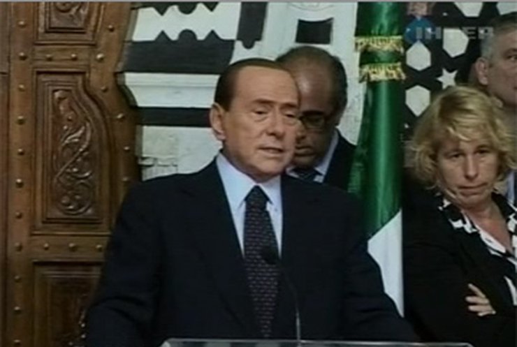 Берлускони отправился в Тунис для решения проблемы беженцев