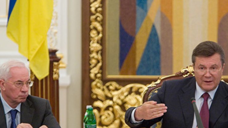 Янукович поручил Азарову разрекламировать Украину "по мировым стандартам"