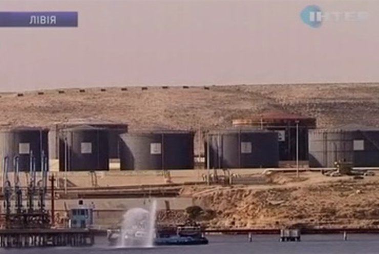 НАТО бомбит мирное население, обвиняя Каддафи в негуманности