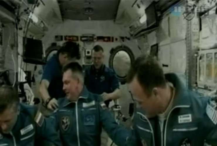 Пилотируемый корабль "Гагарин" пристыковался к МКС