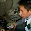 В Китае начали производство обуви из старых газет