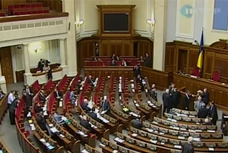 Сегодня в Верховной раде снова шли ожесточенные бои за законы