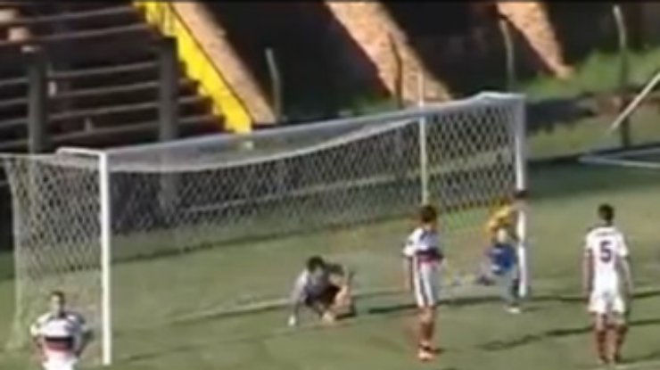 Парагвайский вратарь забил гол с 80 метров