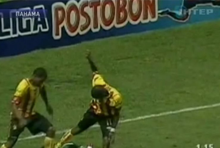Колумбийский футболист, убивший сову, напал на лежачего соперника
