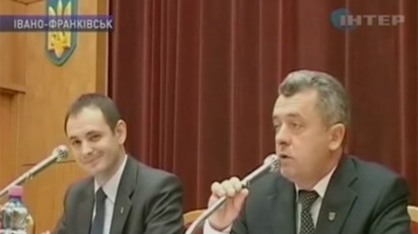 В Ивано-Франковске запретили использовать флаги с советской символикой