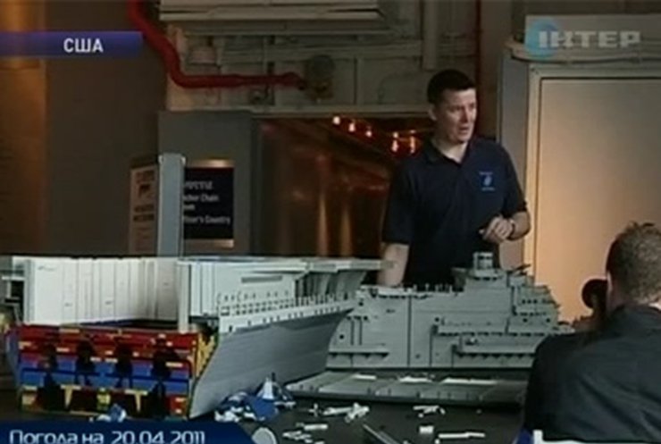 Сорокалетний британец создал копию авианосца "Бесстрашный" из конструктора
