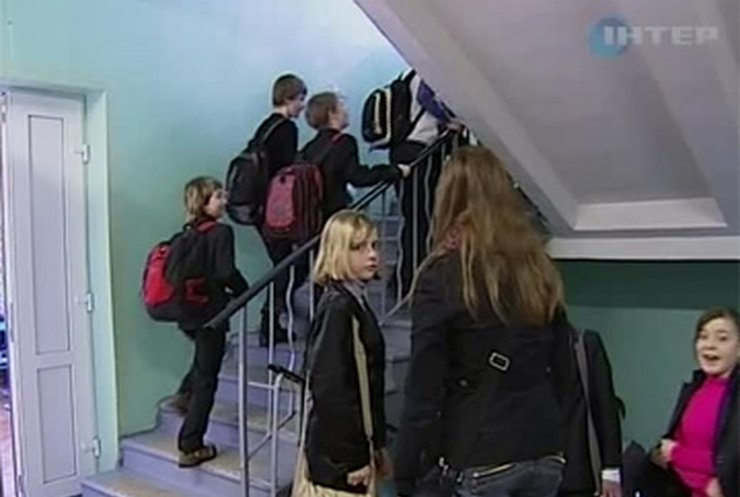 Украинские школьники начнут изучать иностранный язык с первого класса