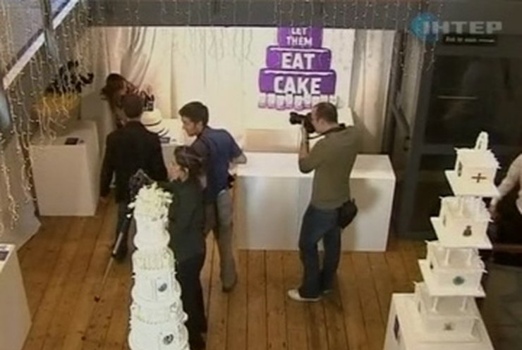 В Лондоне открыли выставку королевских свадебных тортов