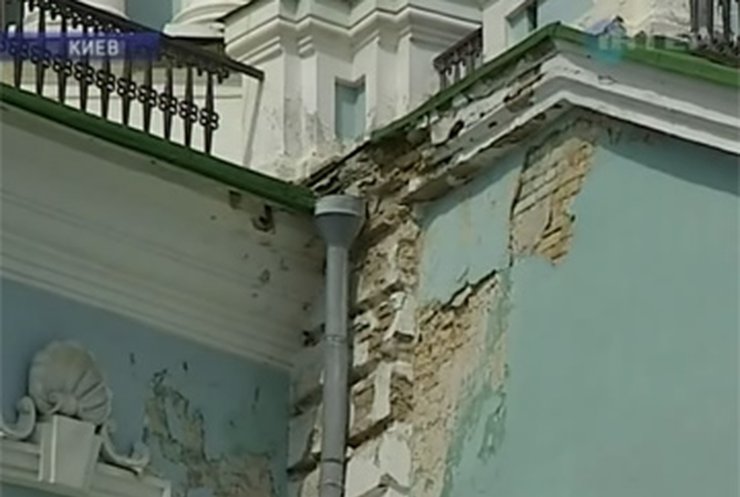 Реконструкция Андреевской церкви в Киеве может оказаться под угрозой срыва