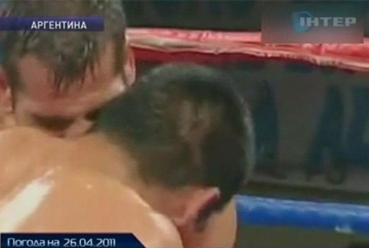 Аргентинский боксер укусил противника за ухо