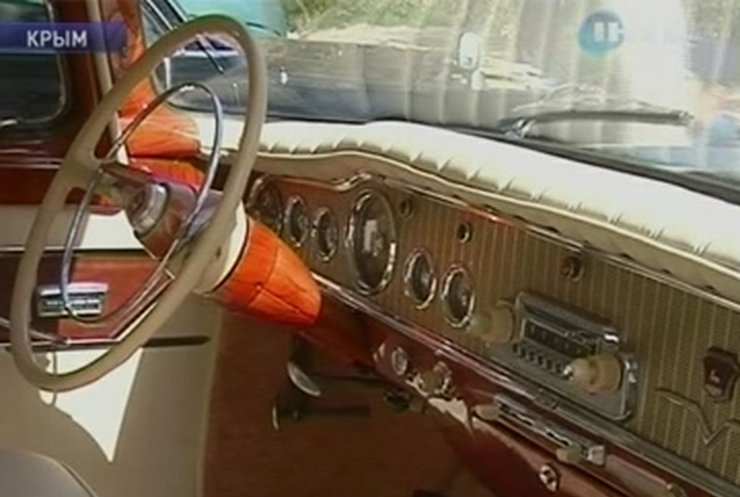 Из Крыма на Донбасс двигается автопробег ретро-машин с чудотворной иконой