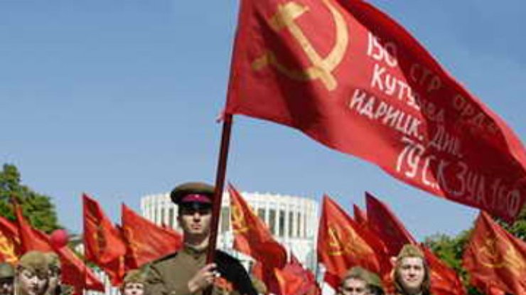 В Партии регионов уверены, что красный флаг - не символ СССР