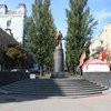 Памятник Ленину в Киеве может стать коммунальным