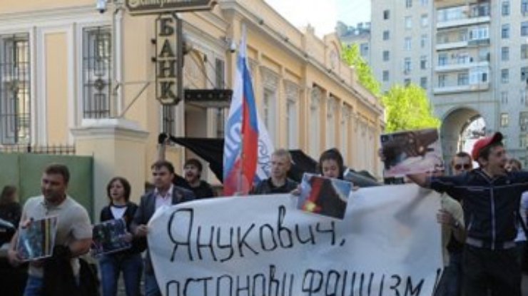 "Россия Молодая" сообщила Украине, что "фашизм не пройдет"