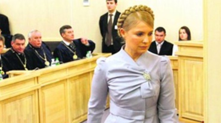 Тимошенко покинула зал суда, обозвав заседание "фарсом"