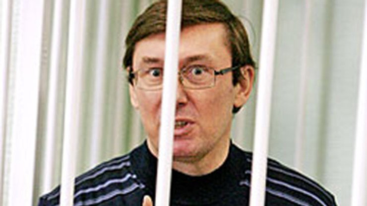 Юрий Луценко: Я защищаюсь тем немногим, что у меня осталось