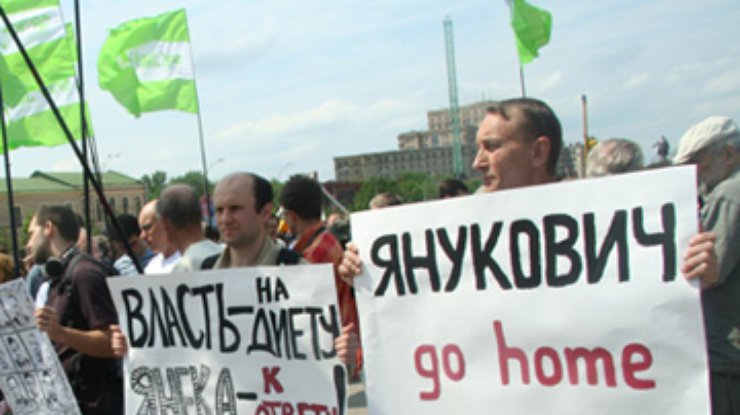 В Харькове на "Дне гнева" требуют гречки и отставки Азарова