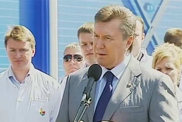 Янукович не спешит принимать решение по Львову