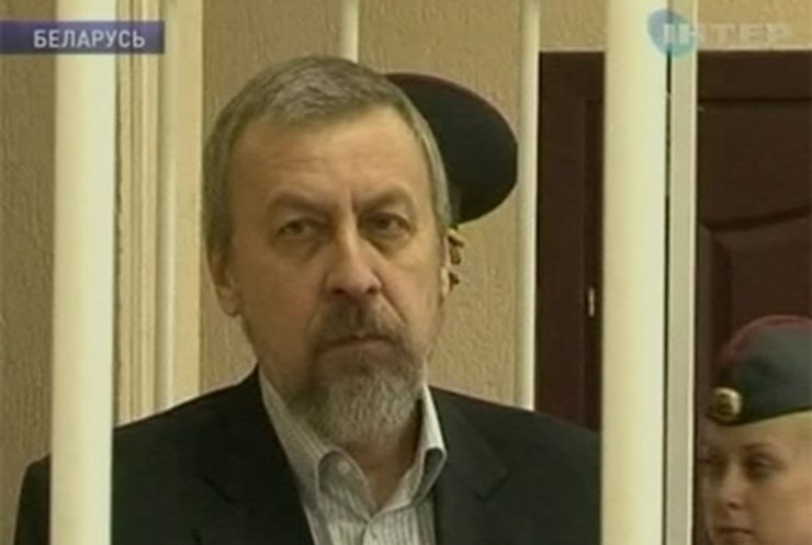 Лукашенко отправил конкурента в тюрьму