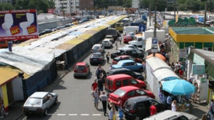 Рынок возле станции метро "Лесная" взяли штурмом ночью: Есть раненые