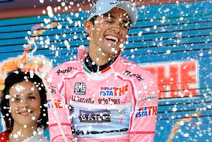 Контадор выиграл 9-й этап "Джиро" и возглавил общий зачет