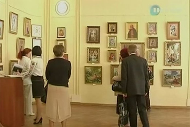 В Черновцах стартовала выставка "Вишиваний дивотвір"