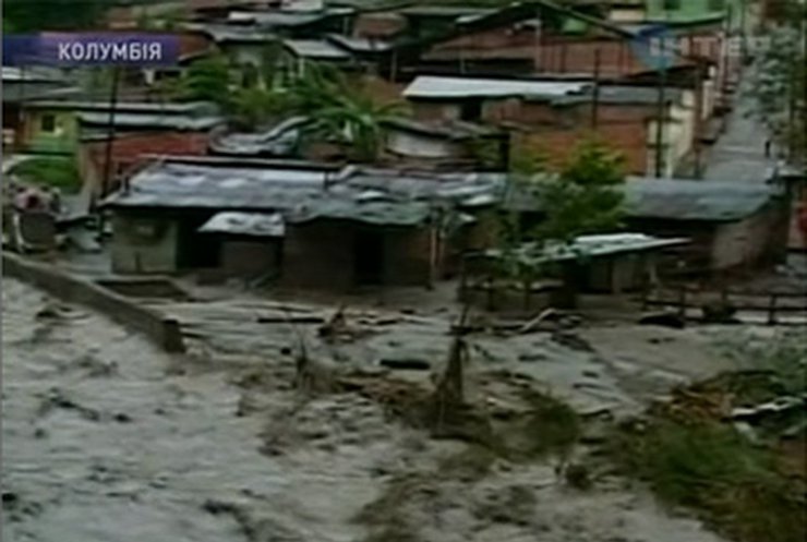 В Колумбии сотни тысяч людей остались без крыши над головой