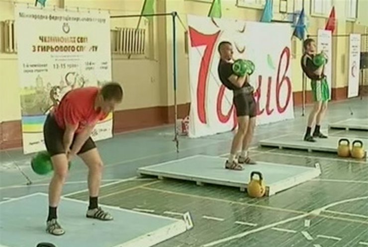 Украинцы выиграли соревнования по подниманию гирь