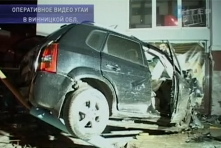 В Виннице автомобиль "Хюндай" насмерть сбил троих пешеходов на тротуаре