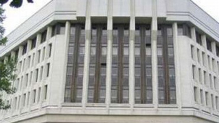 Крымский парламент осудил "циничные и кощунственные провокации" во Львове