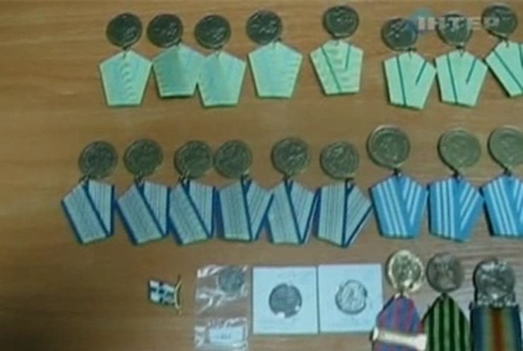 В Луганской области задержана контрабанда боевых наград