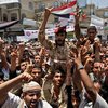 В столице Йемена сторонники президента забаррикадировали улицы