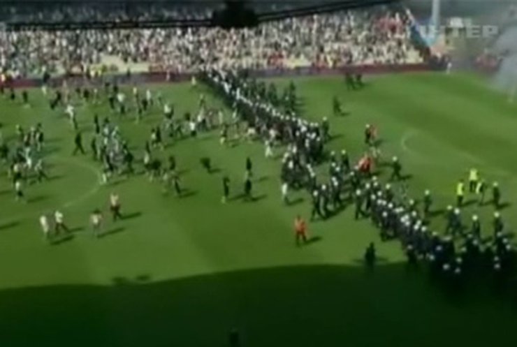 В Австрии футбольные фанаты устроили беспорядки