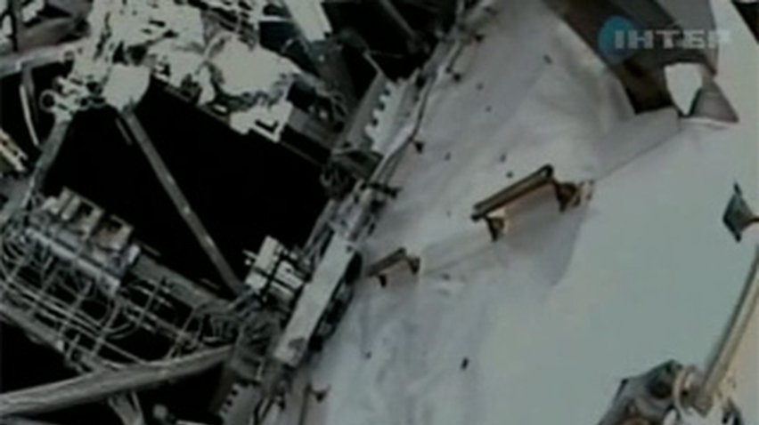 Астронавты шаттла "Индевор" провели ремонт в открытом космосе