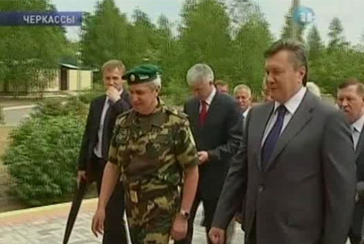 Пограничники показали Януковичу, как готовятся к своей нелегкой службе
